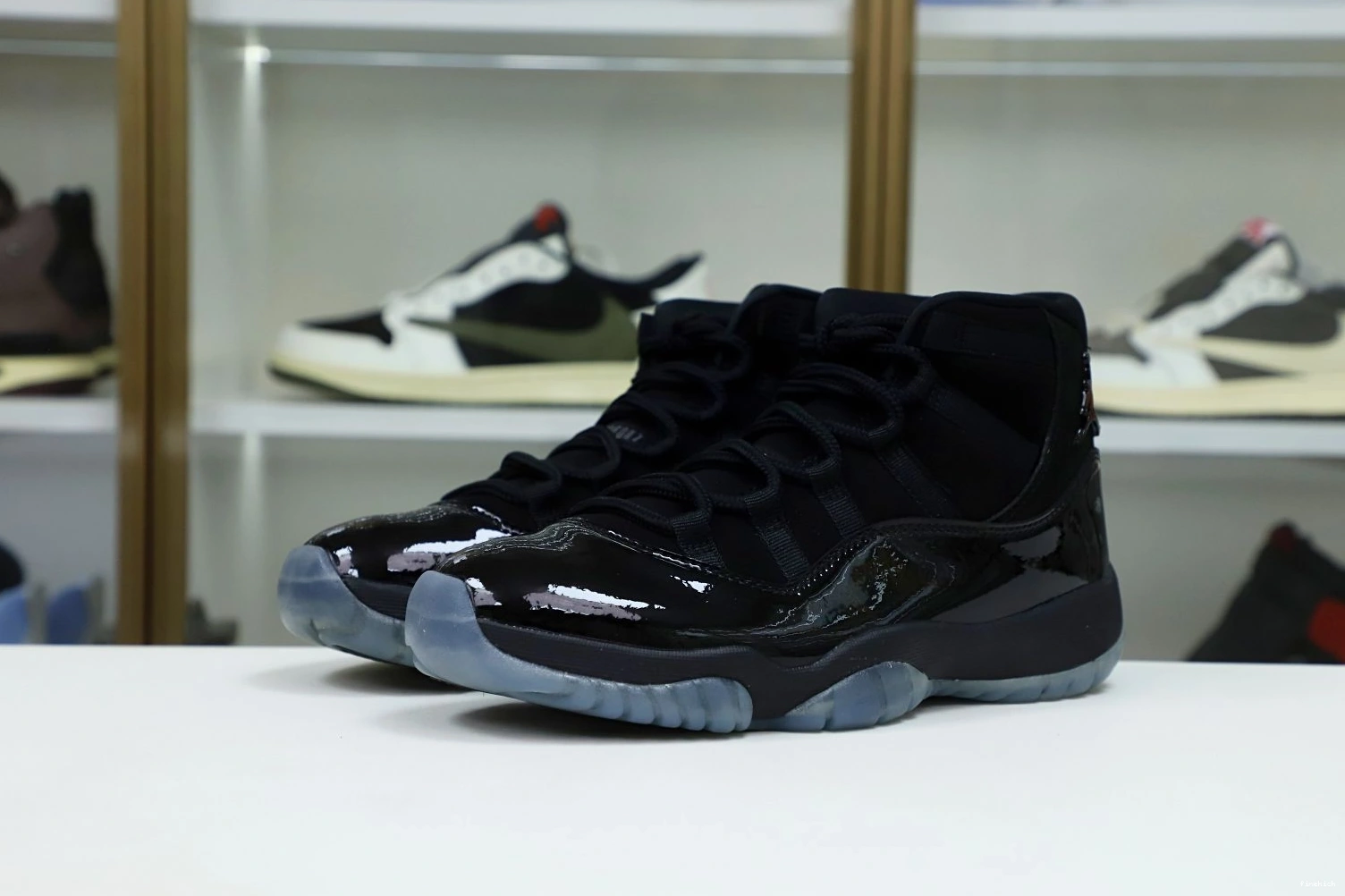 11 RETRO JORDAN GOWN' AIR 'CAP AND 0720
